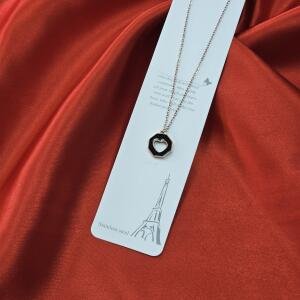 Elegant Heart-Cut Pendant Chain Necklace