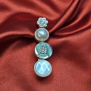 Pearl Mosaic Elegance Catch Clip